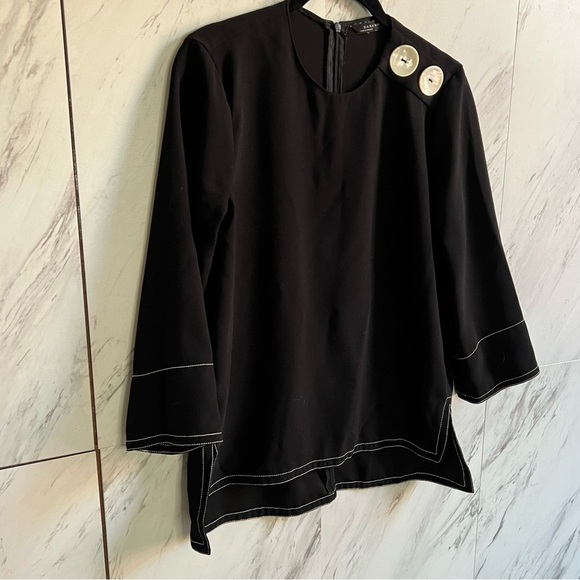 3/$60 Zara Pearl Shoulder Buttons Boxy Step Hem Black Blouse SZ XS - Picture 3 of 5